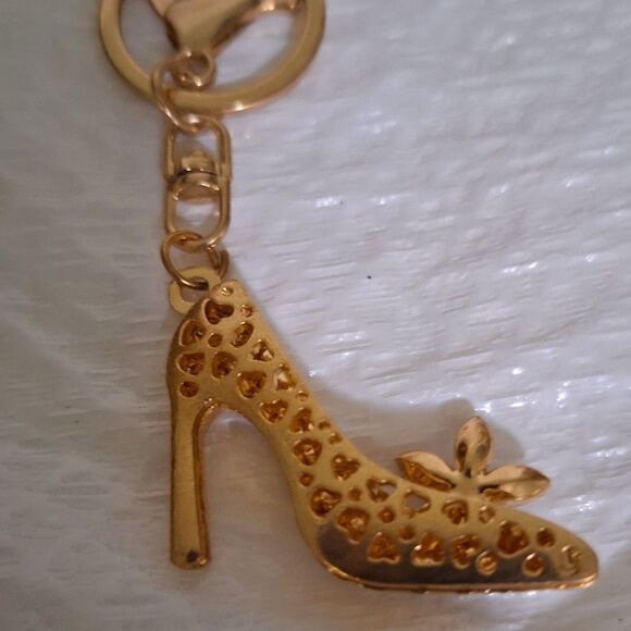A Women's Keychain Bag Charm Rhinestone High Heeled Pump Shoe Gold Tone. - Picture 5 of 10